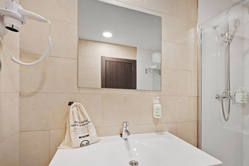 Double Room - Photo 4