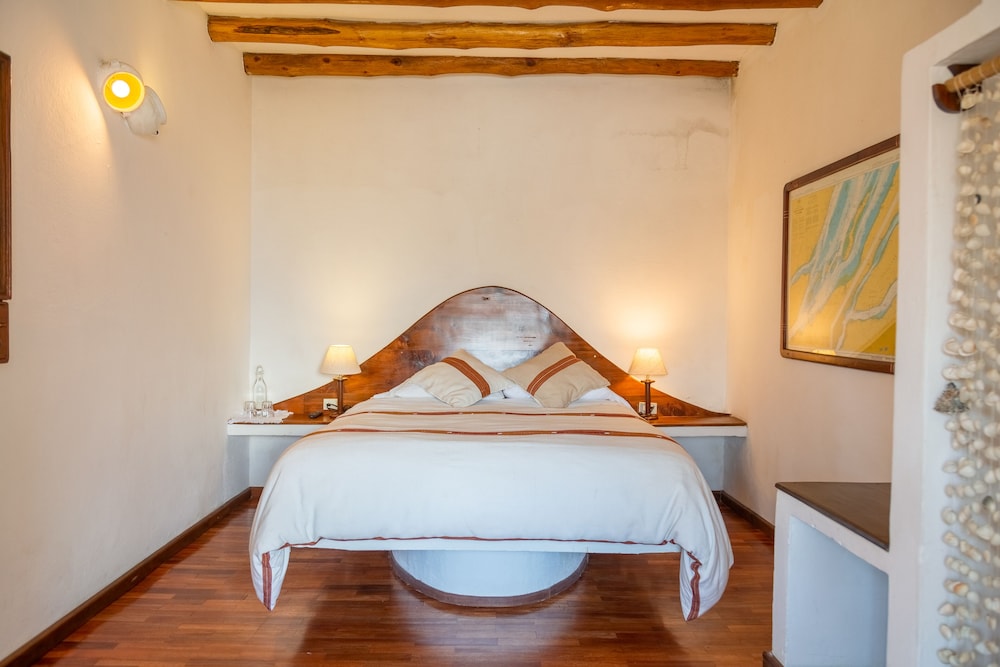 Basic Double Room, 1 Queen Bed, Non Smoking, Lake View photo 1