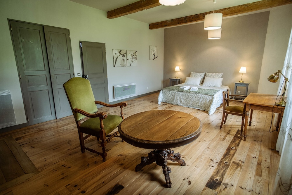 Superior Double or Twin Room, Ensuite, Mountain View (Room 4 Camille) photo 3