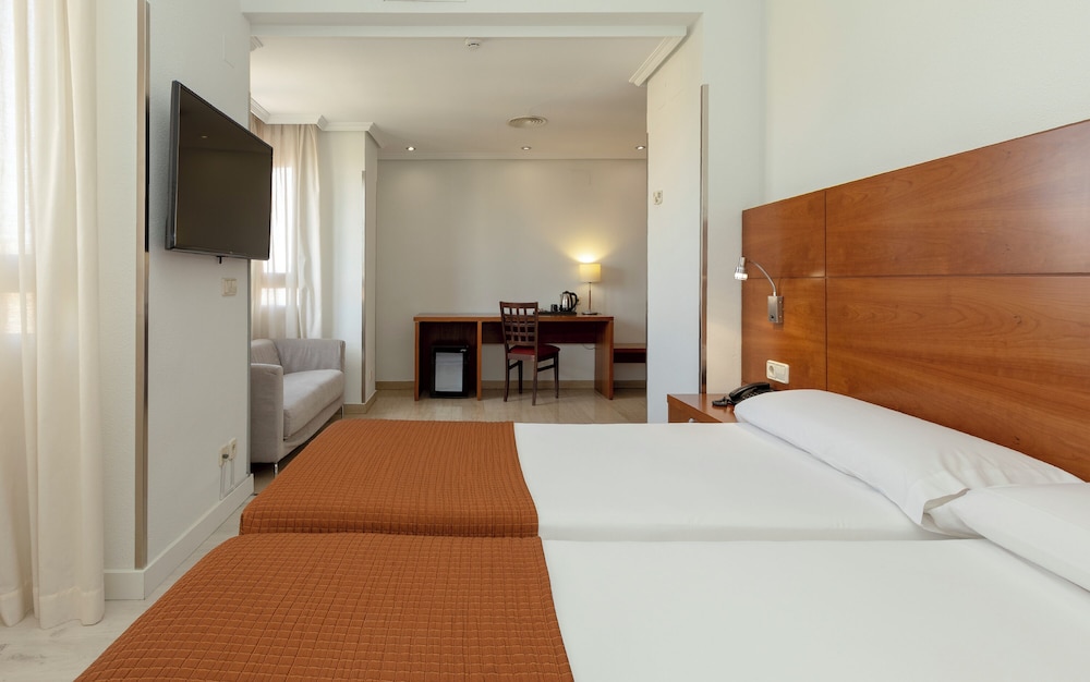 Superior Double or Twin Room - Photo 10