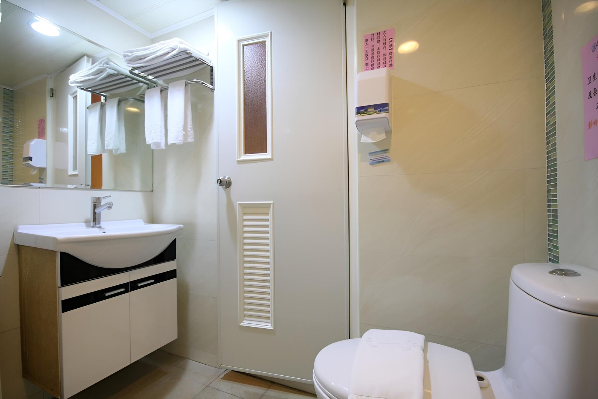 Standard Triple Room, 3 Twin Beds photo 3