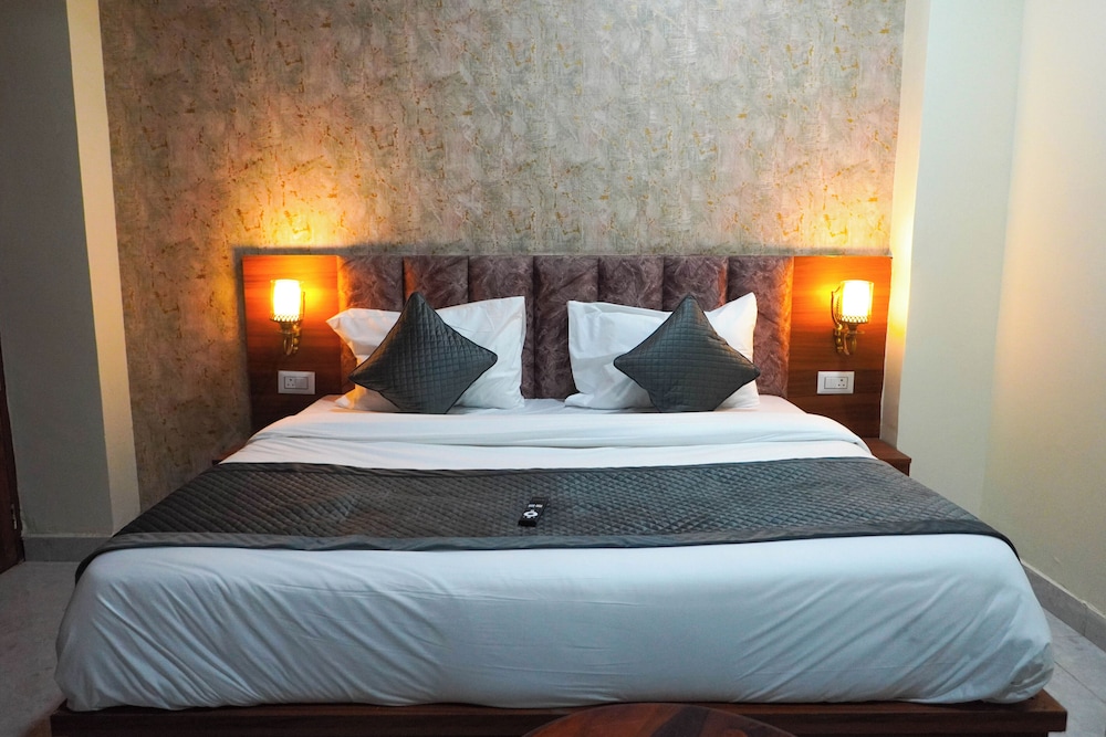 Deluxe Double Room, City View