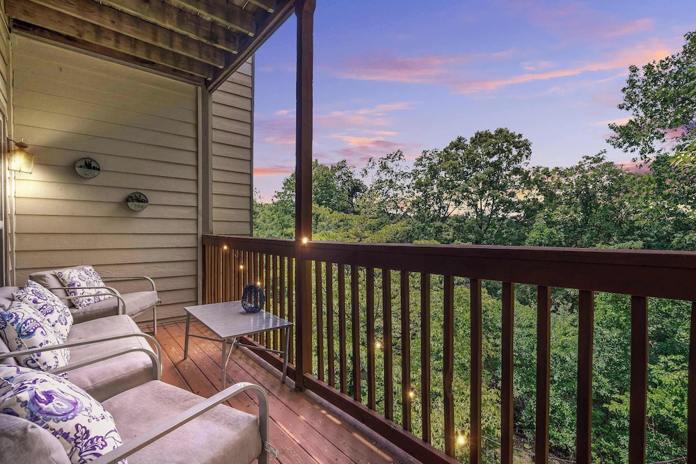 Townhome, Multiple Beds, Balcony, Garden View (Blue Oak Hideaway) photo 1