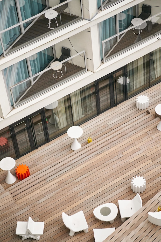 Room, 1 King Bed, Garden View (Balcony)
