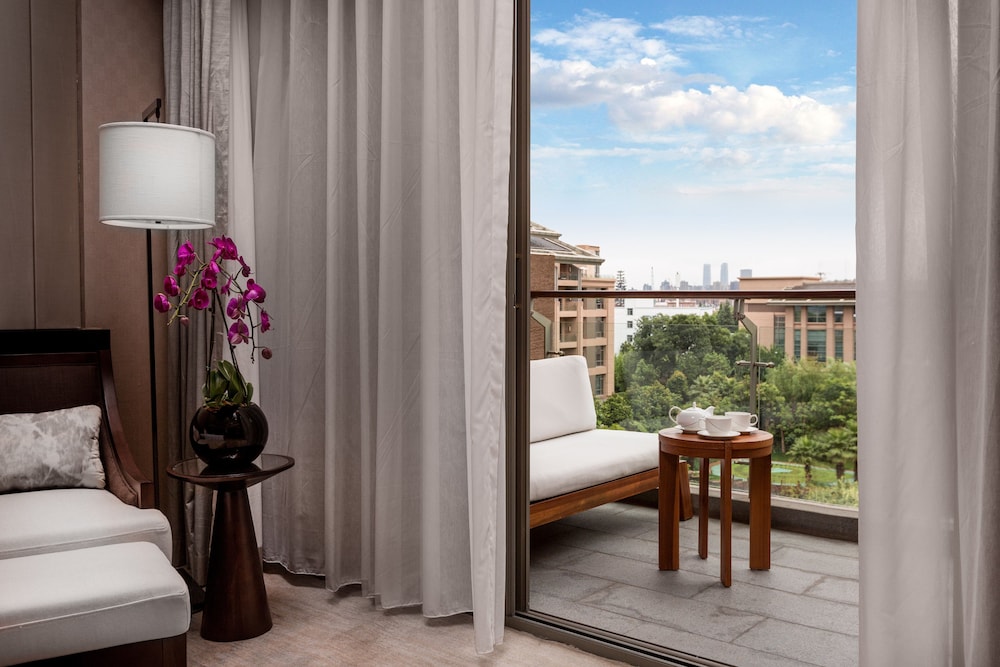 Club Room, 2 Double Beds, Accessible Bathtub, Club Lounge Access