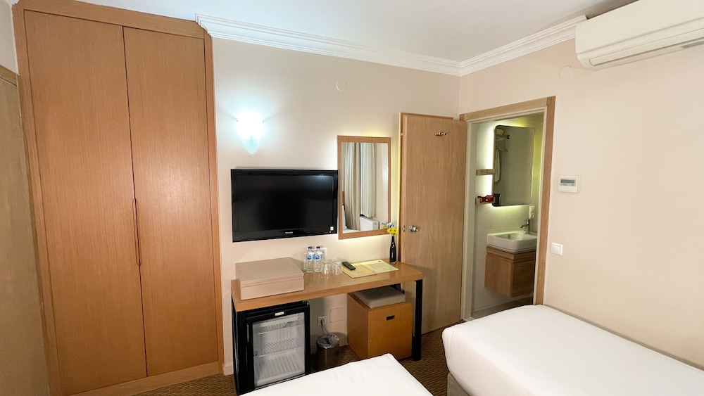 Economy Twin Room photo 3