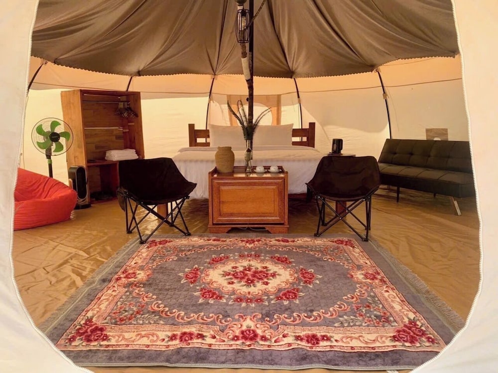 Standard Tent, 1 King Bed, Private Bathroom, Valley View