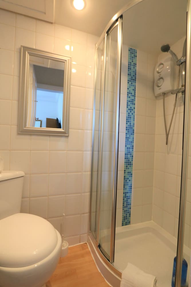 Deluxe Double Room, 1 Queen Bed, Garden View thumbnail 6