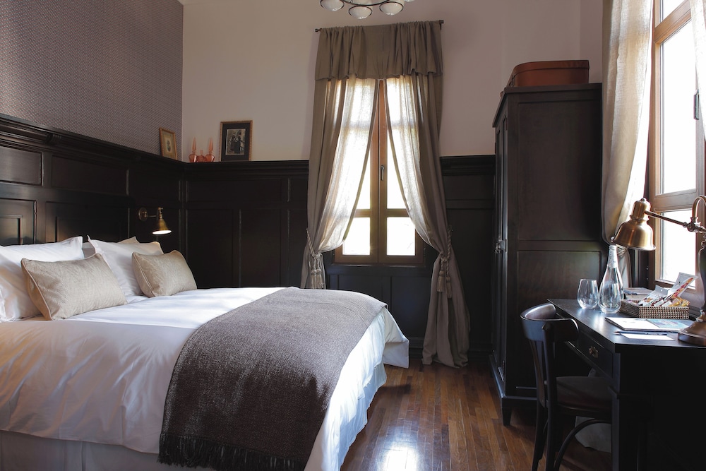 Premium Double Room, 1 King Bed photo 3