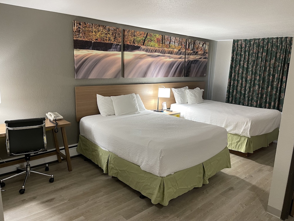 Room, 2 Queen Beds - Photo 2