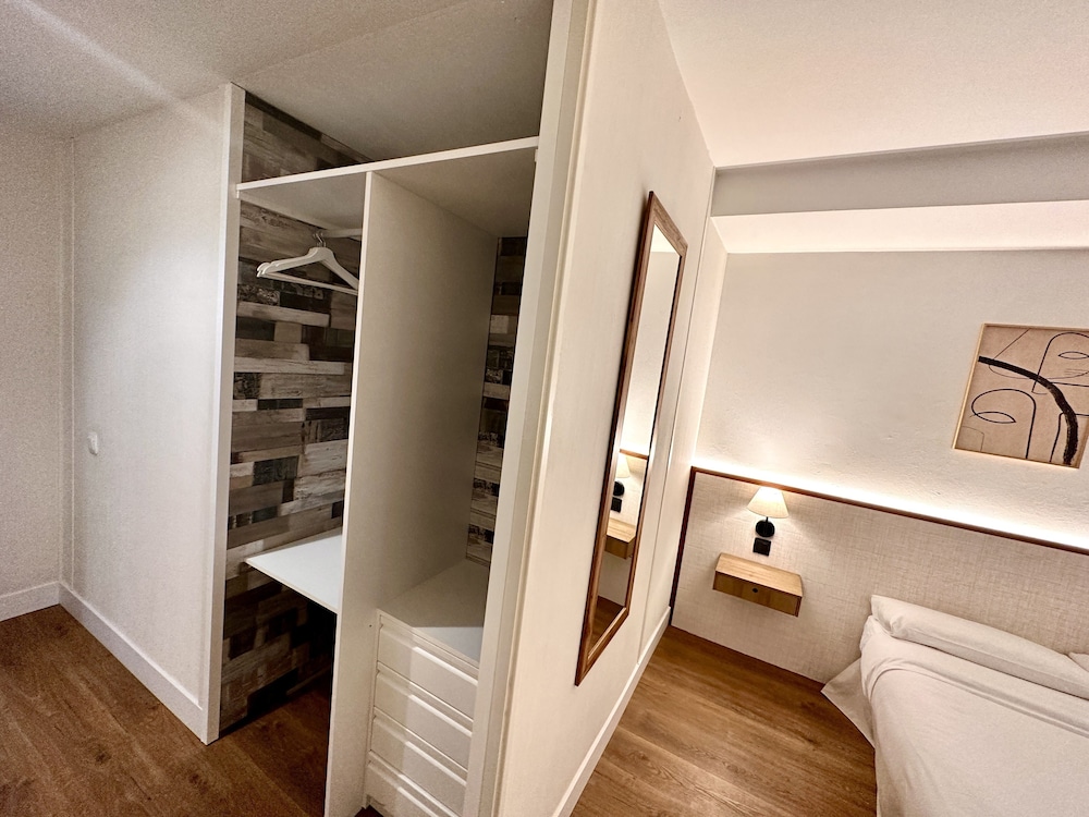 Classic Double Room, Private Bathroom photo 3