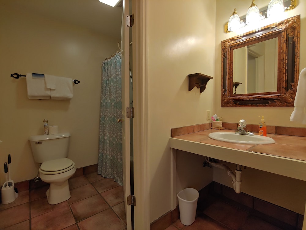 The McKinley Edwards Room (Pet Friendly) photo 3