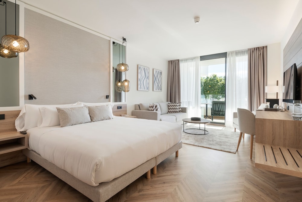 Habitación Doble Estándar o con Dos Camas Individuales.