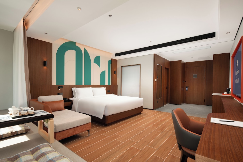 Grand Double Room, 1 King Bed, City View photo 3