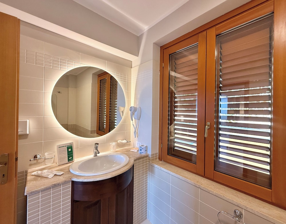 Panoramic Suite, Sea View - Photo 27