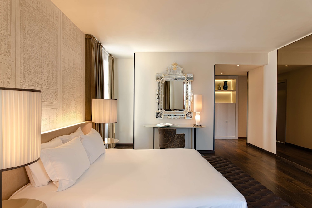 Junior Suite, 1 King Bed (Murano Junior Suite w/ Canal View)