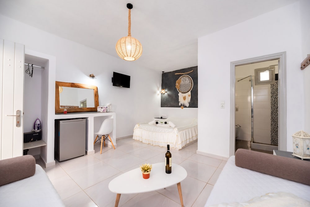 Family Triple Room, 1 Double Bed with Sofa bed photo 2
