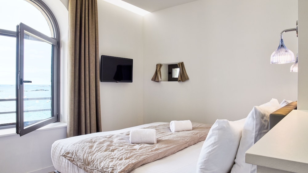 Double Room, Non Smoking, Sea View (Milliau Island) photo 2