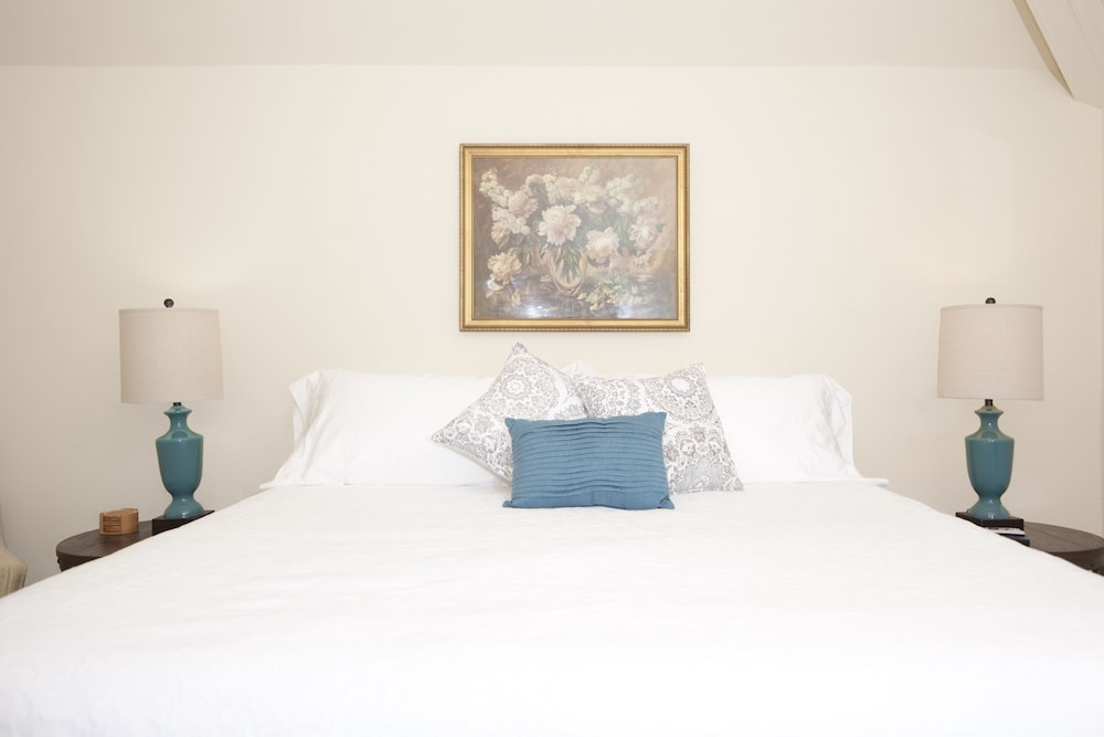 Luxury Room, 1 King Bed (Monica's Room) photo 1