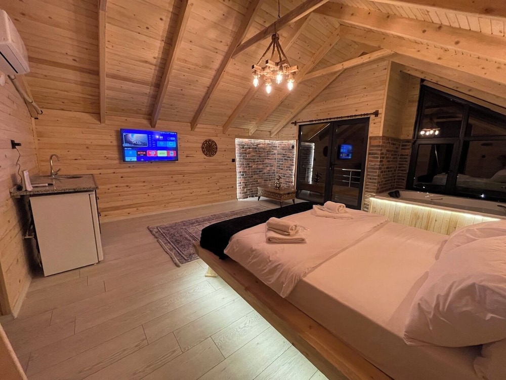 Luxury Bungalow, River View