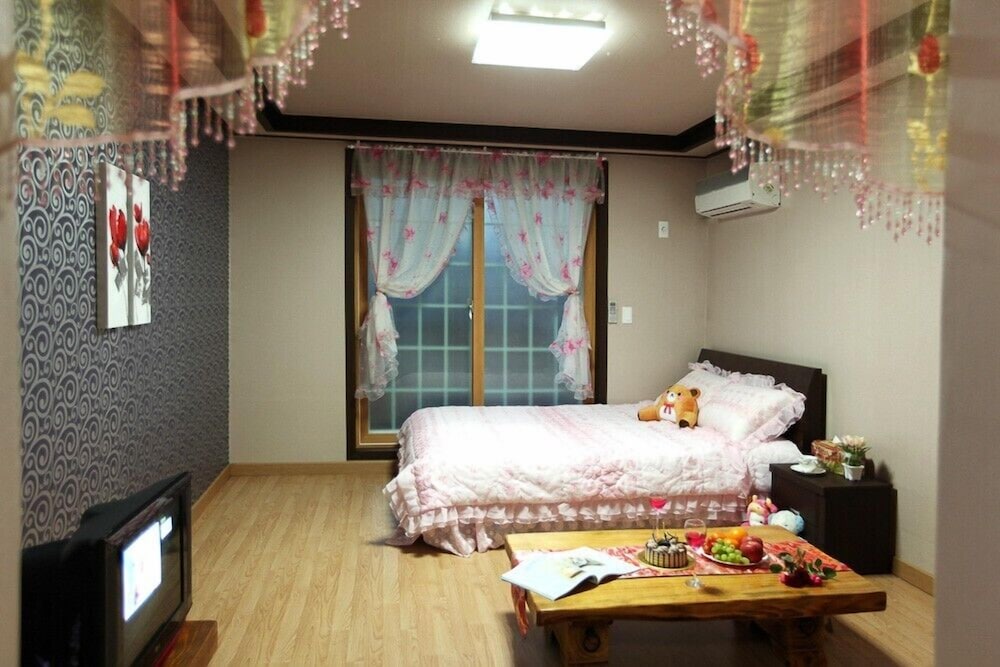 Room (SIMPLE)
