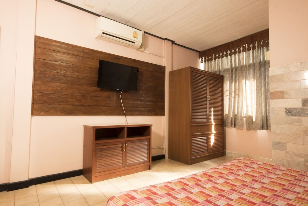 Double Room (With Air Conditioner) photo 3
