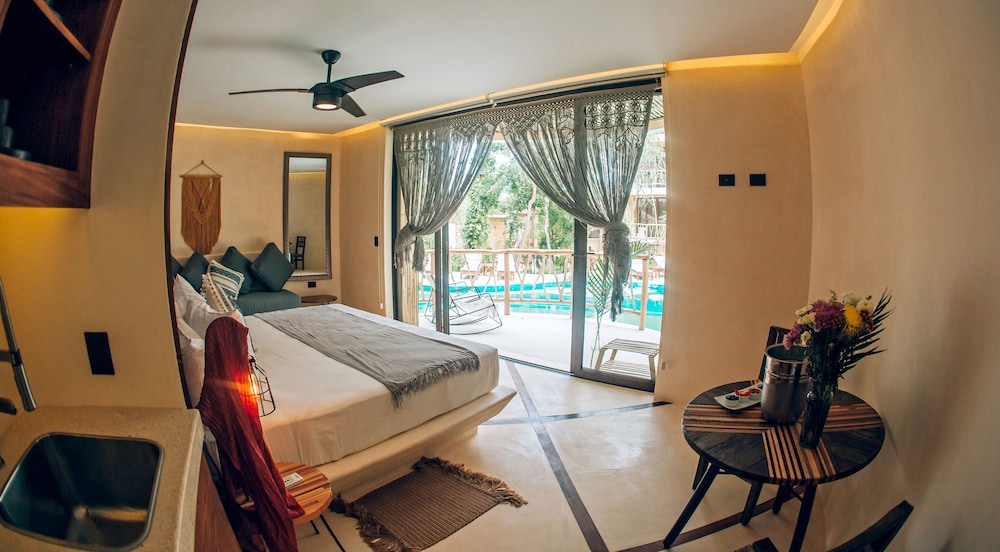 Panoramic Suite - Photo 11