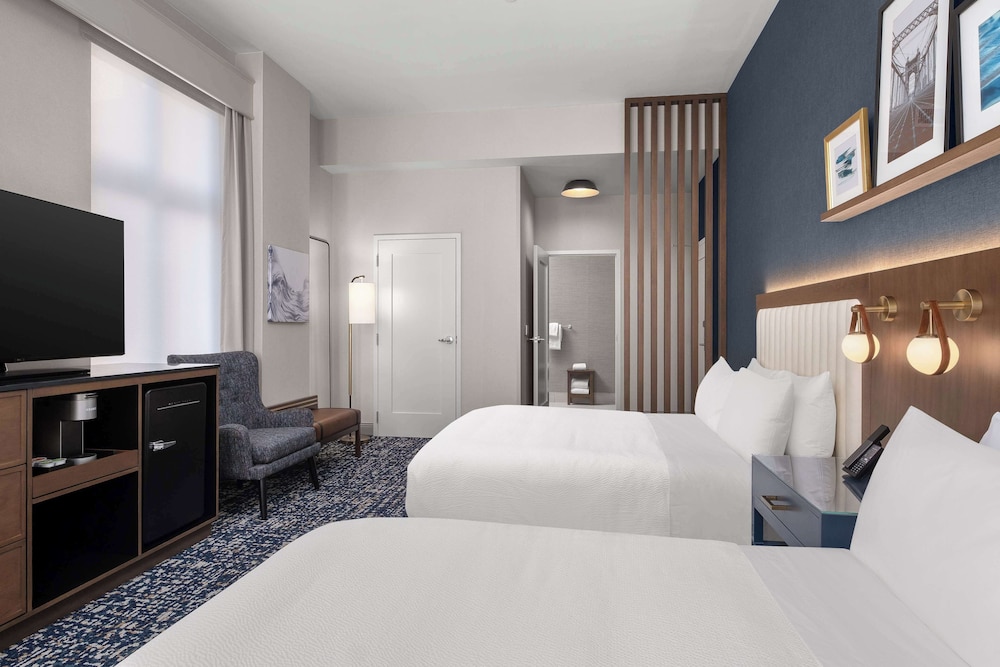 Room, 2 Queen Beds, Accessible, Corner (Mobility, Bathtub) - Photo 2