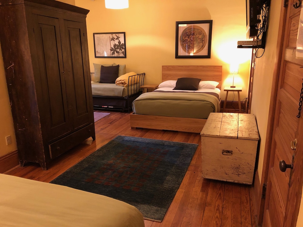 Suite, Ensuite, City View (Room 23) photo 1