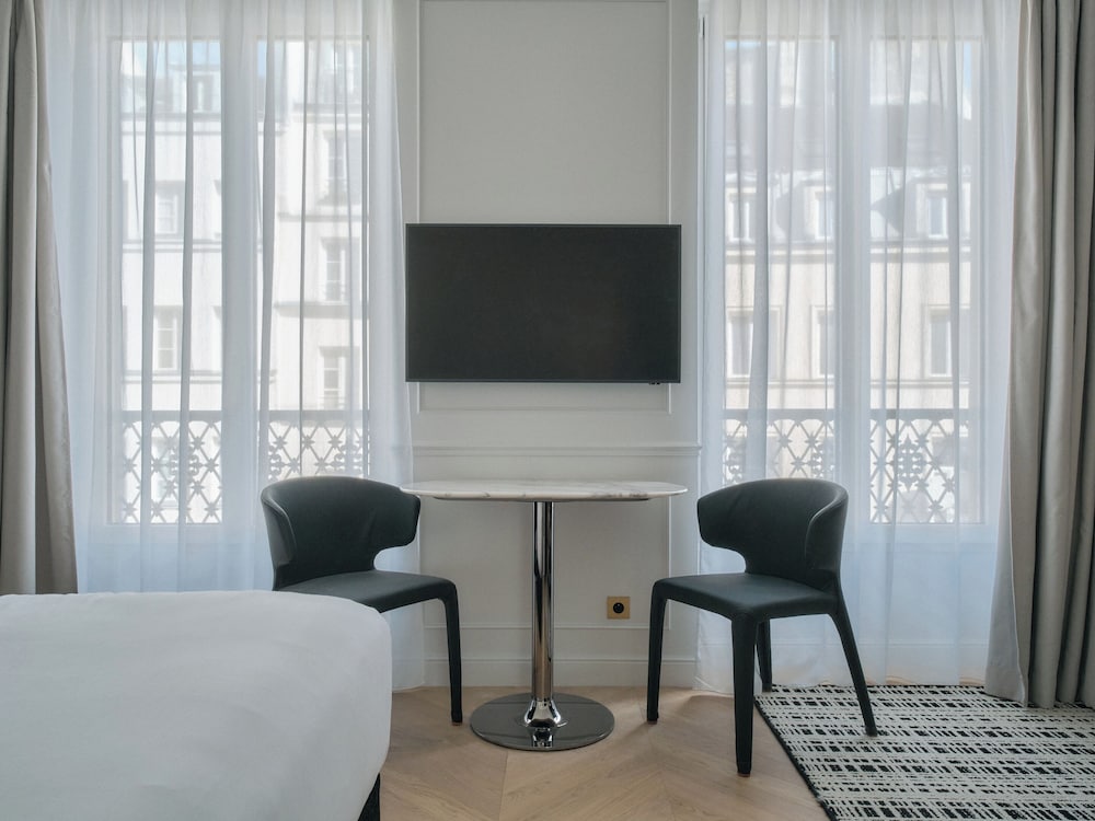 Deluxe Studio with City View 302