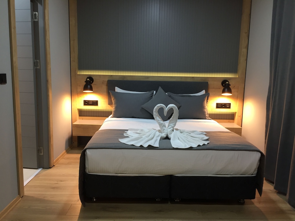Standard Room, 1 Bedroom, Refrigerator & Microwave, City View photo 2