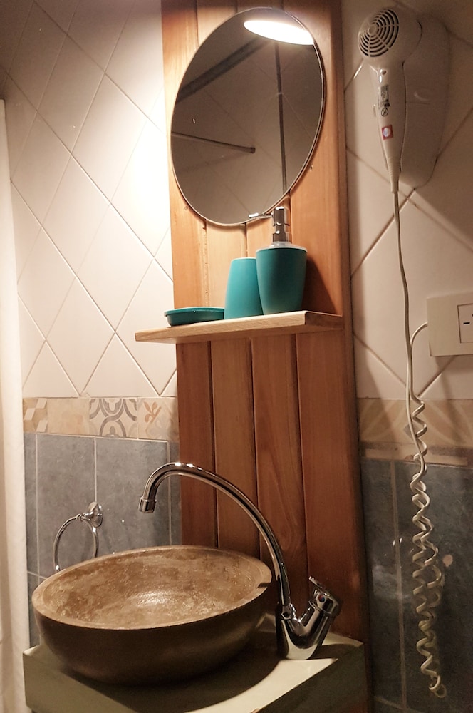 Standard Twin Room - Photo 6