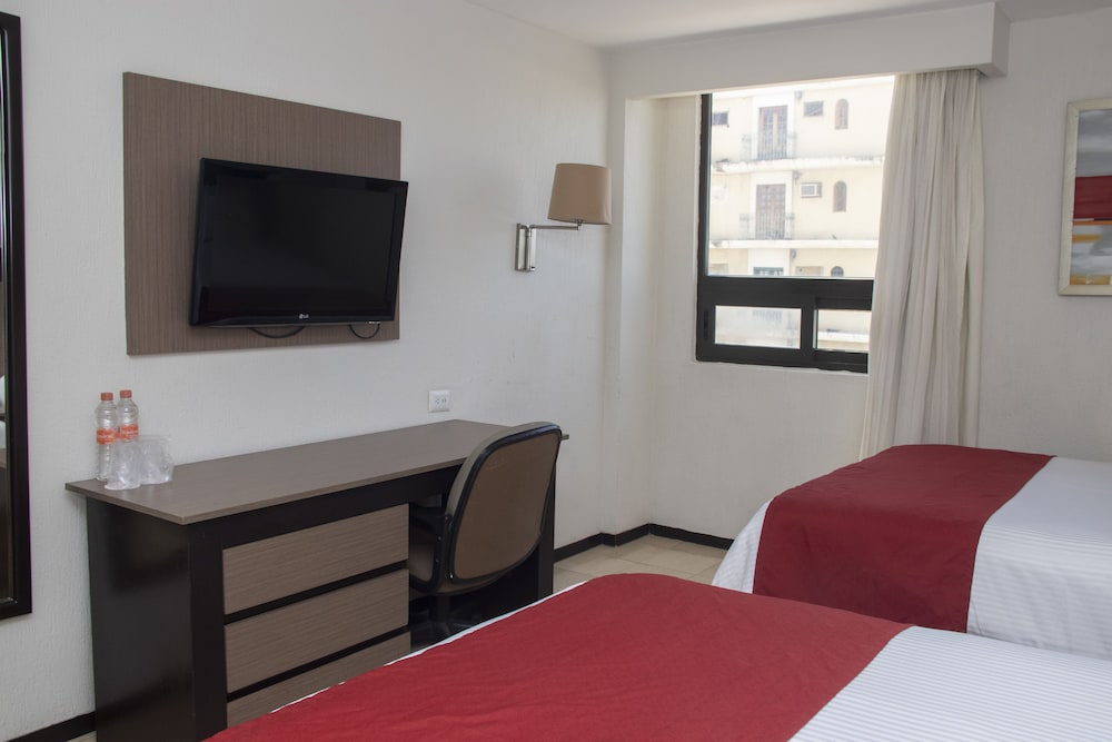 Room, 2 Double Beds, Non Smoking - Photo 8