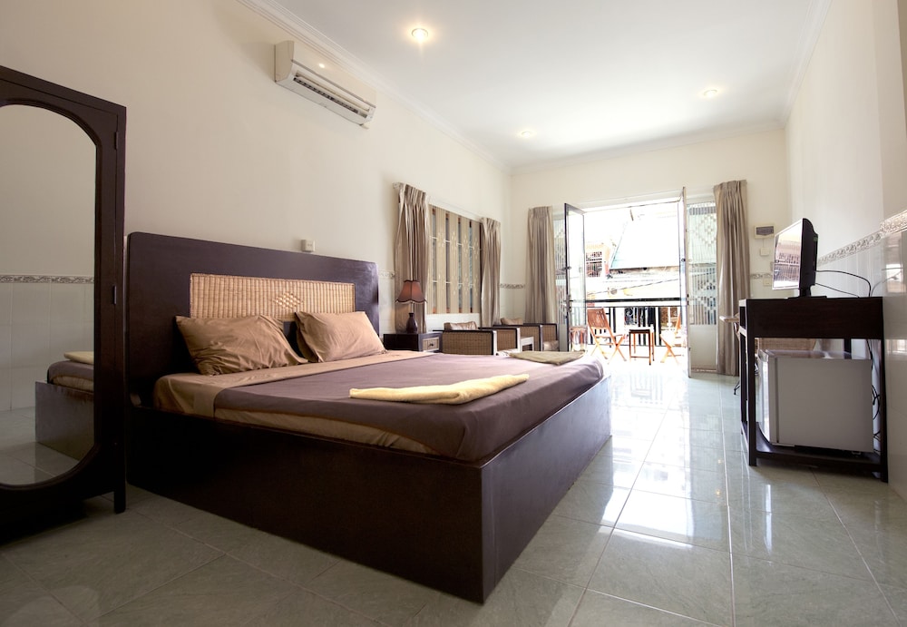 Large Balcony Room (Double, Sleeps 2) photo 1