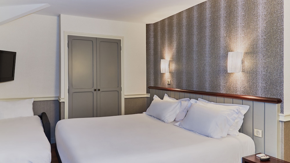 Triple Room, City View photo 3
