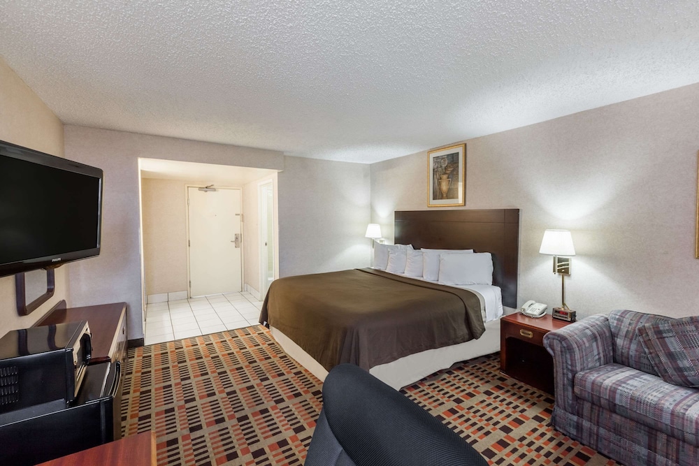 Room, 1 Queen Bed, Accessible, Non Smoking (Tub with Grab Bars) - Photo 3