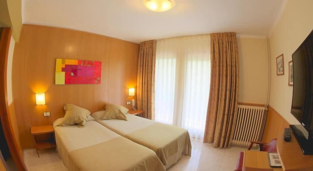 Double or Twin Room, 2 Bedrooms, Connecting Rooms photo 2