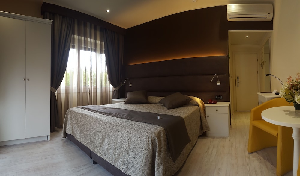 Double Room, Balcony - Photo 10