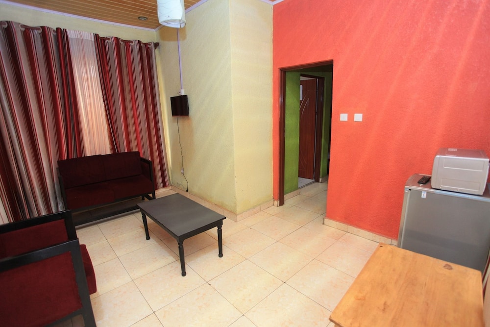 Family Room - Photo 4