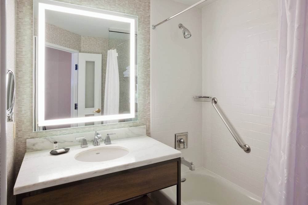 Room, 2 Double Beds - Photo 4