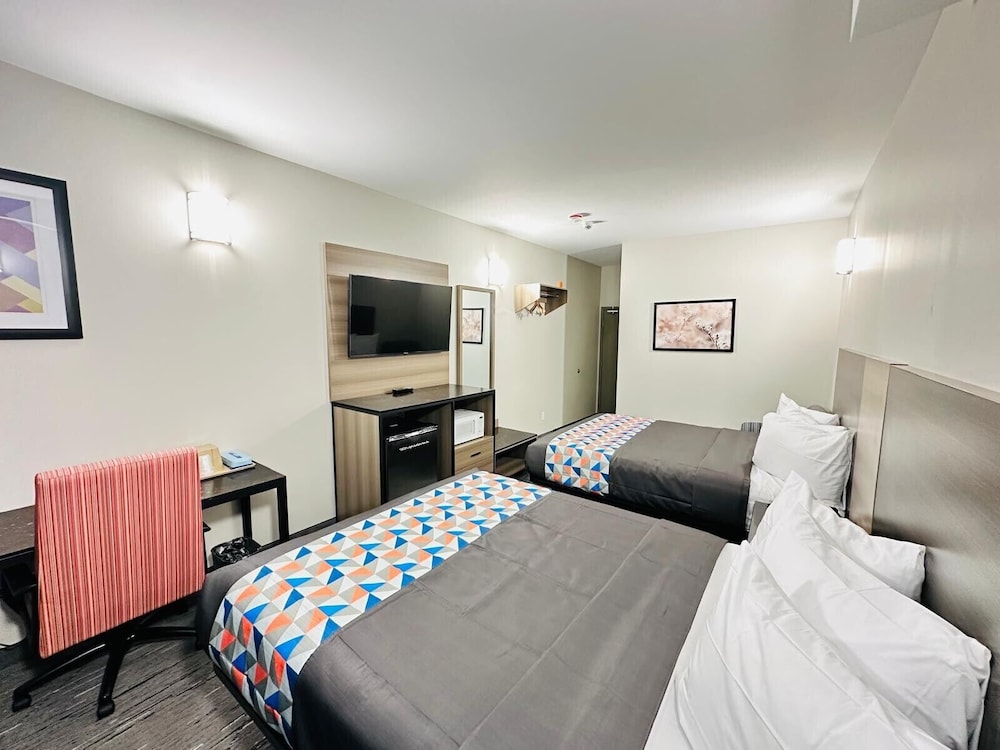 Superior Room 3 Queen Bed photo 3