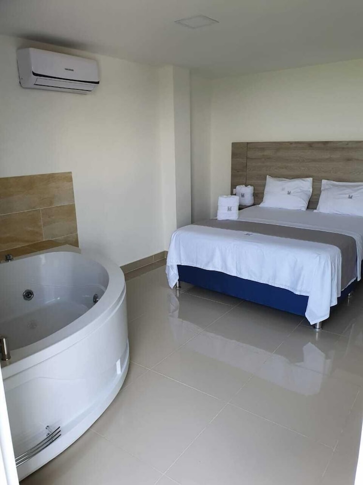 Luxury Room, 1 King Bed, City View photo 1