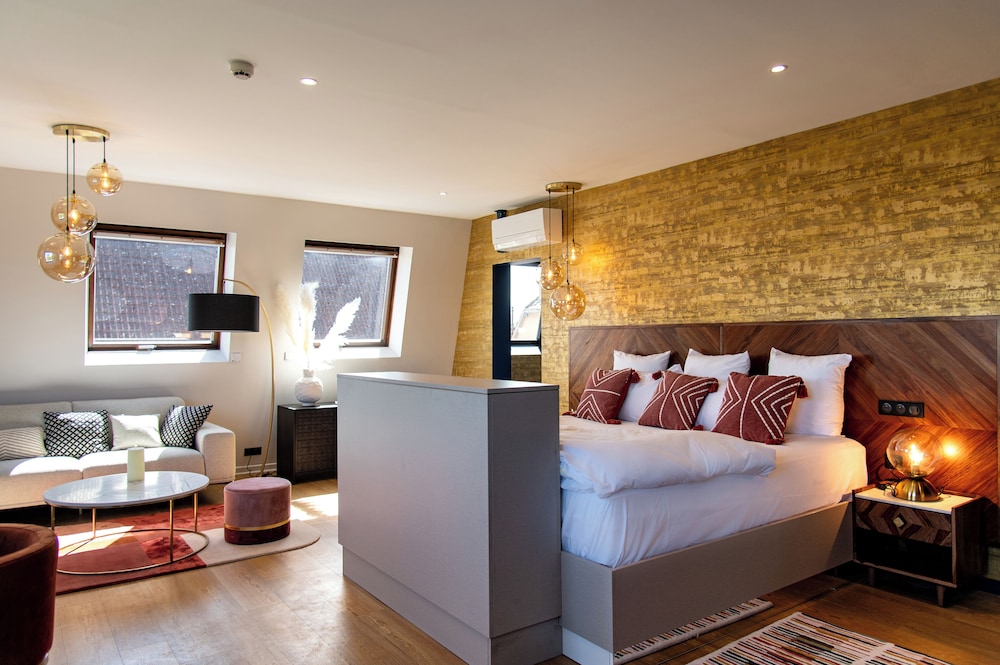 Signature Room, 1 King Bed, Jetted Tub photo 1
