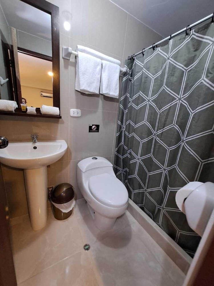 Romantic Double Room Single Use, 1 Queen Bed photo 3