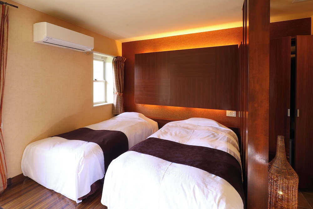 Deluxe Twin Room, Non Smoking (Sofa) photo 3