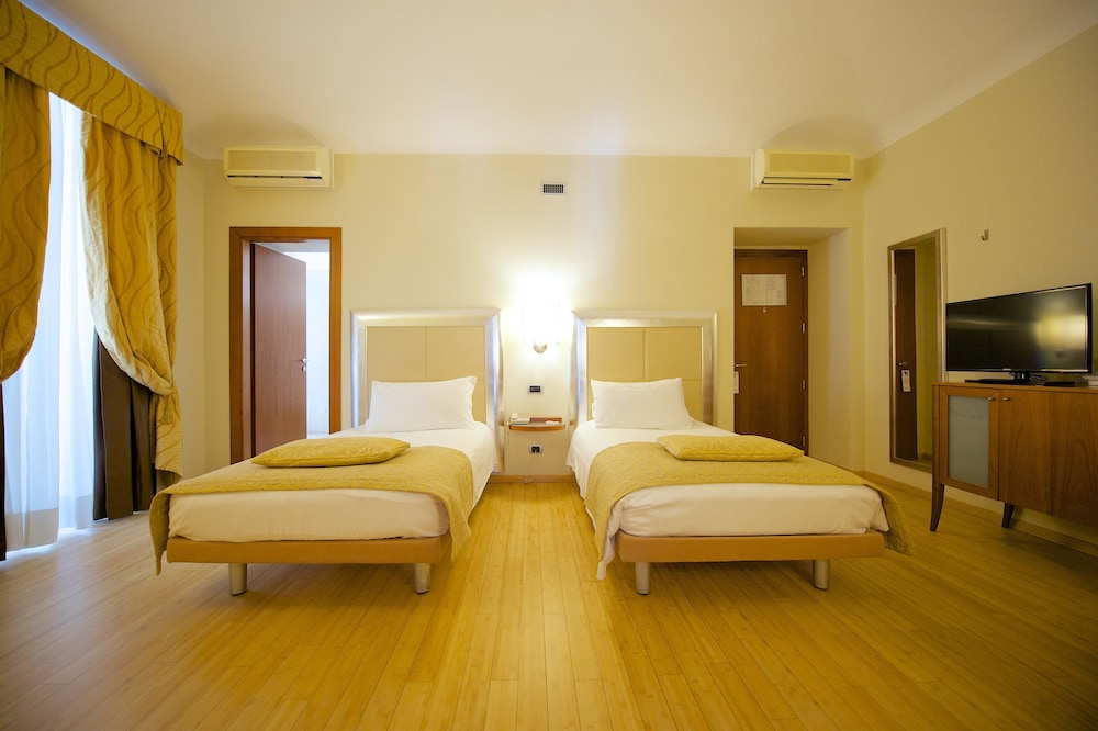 Standard Room, 2 Twin Beds - Photo 2