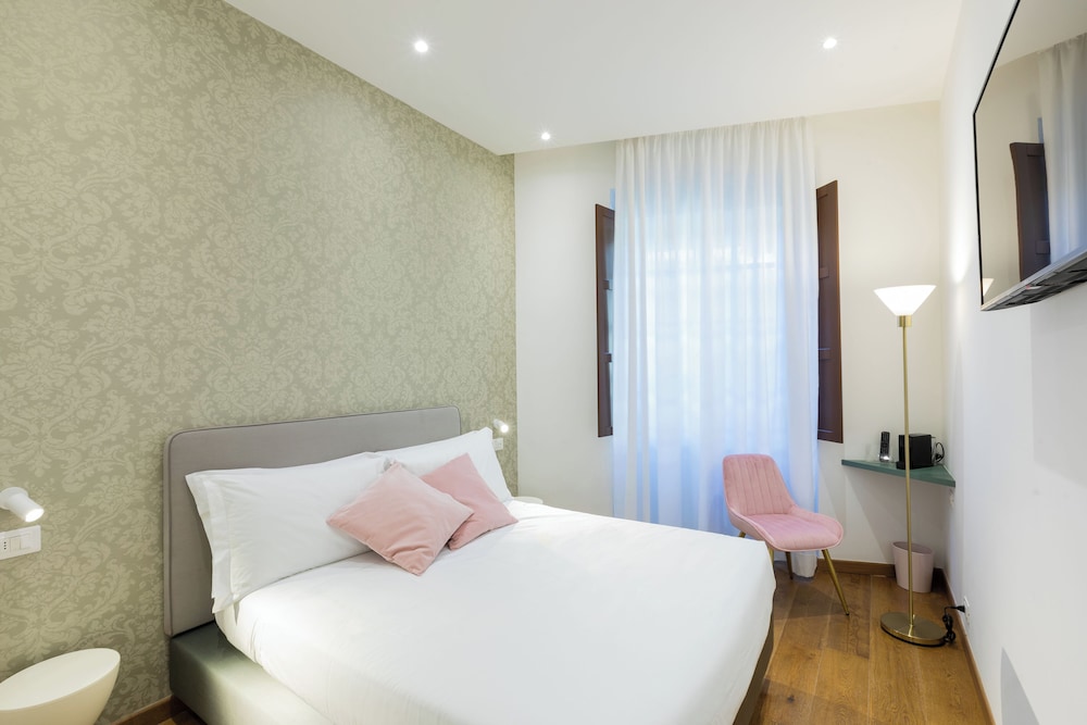 Standard Double or Twin Room photo 3
