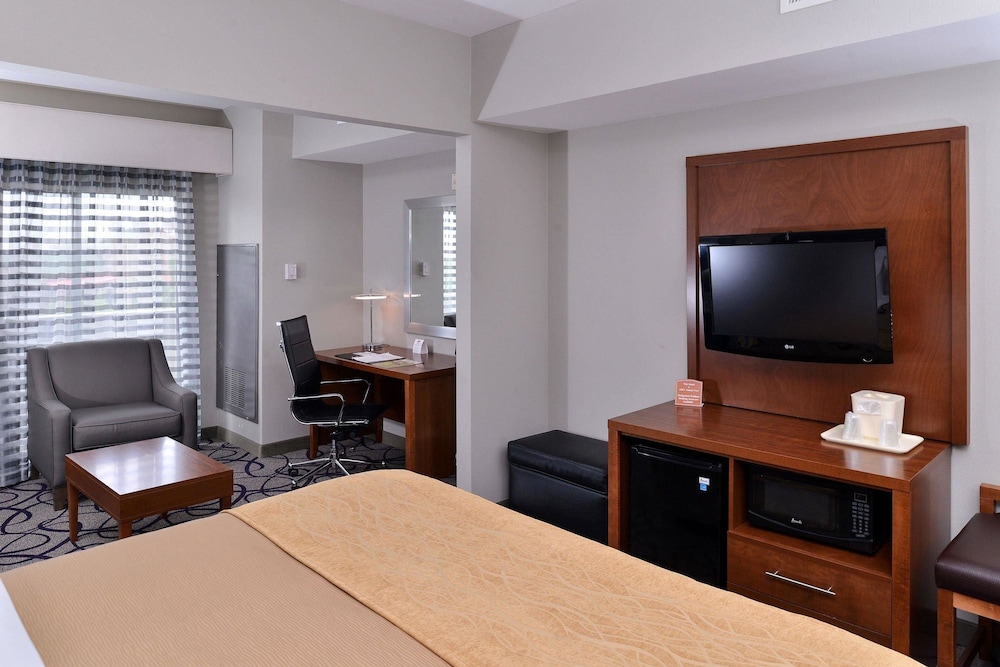 Suite, 1 King Bed, Non Smoking, Hot Tub - Photo 2