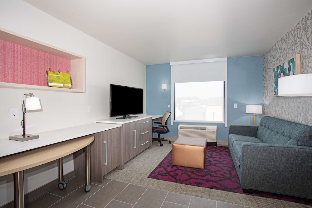Suite, 1 King Bed, Accessible, Bathtub (Mobility & Hearing) - Photo 2