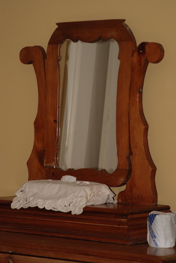 Standard Room, 1 Queen Bed photo 3
